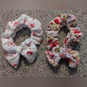 BNWOT - Headbands/ Scrunchies with removable bows